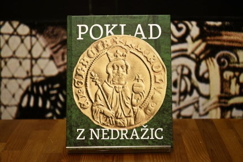 verejne-predstaveni-publikace-poklad-z-nedrazic